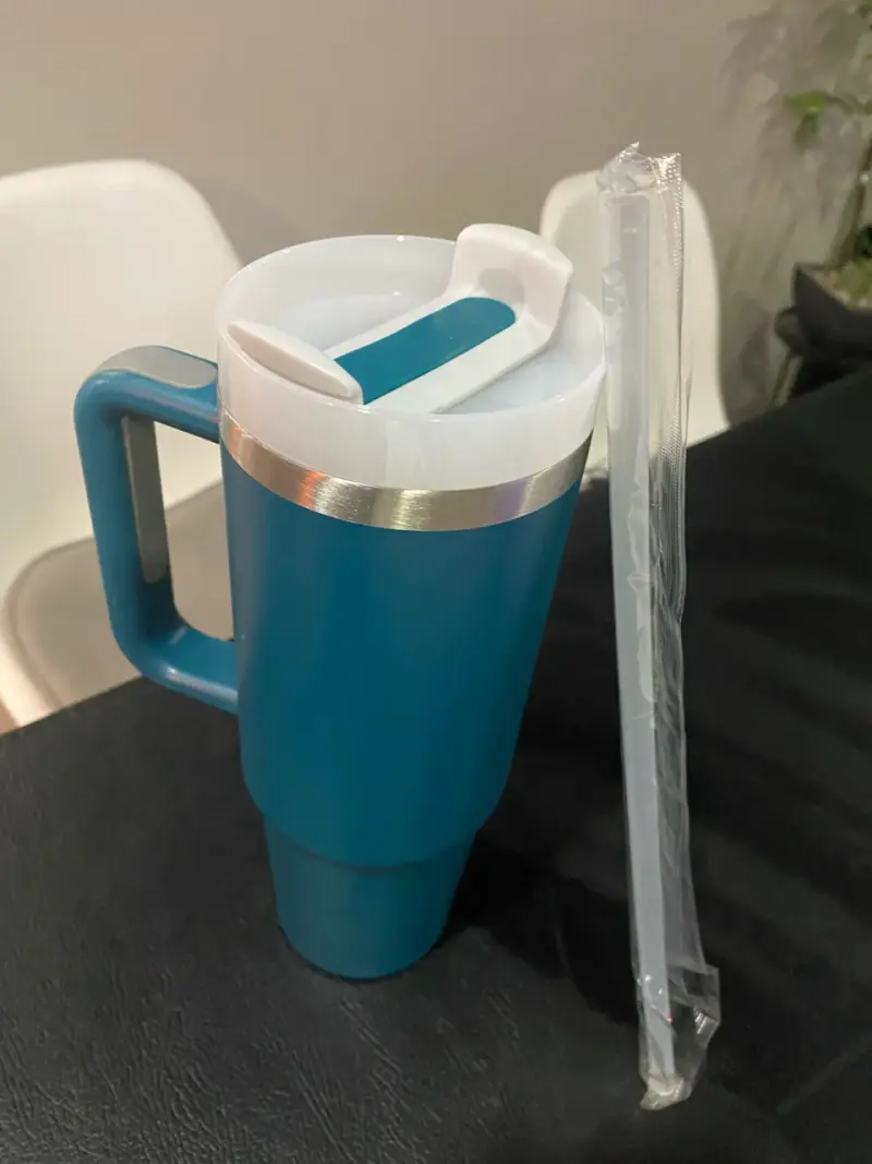 Vaso térmico azul con tapa y pajilla - 1