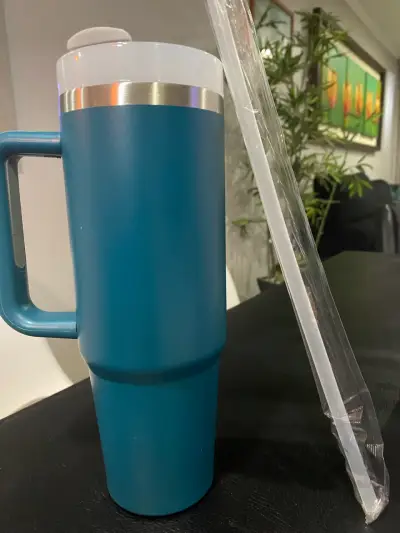 Vaso térmico azul con tapa y pajilla - miniatura 3
