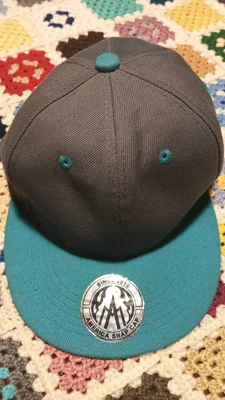 Set de gorras estilo urbano con diseño camuflado y BTS - 4
