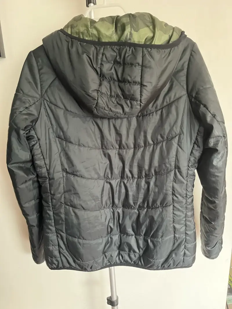 Chaqueta acolchada negra con capucha para hombre - 4