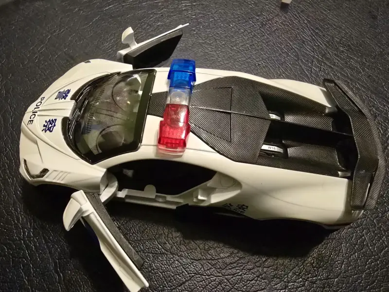 Auto Bugatti Divo Police con Luces y Sonido. 1:32 - 5