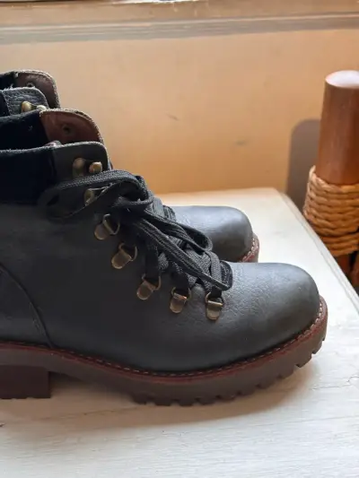Botines de cuero negro con cordones y suela gruesa - miniatura 2
