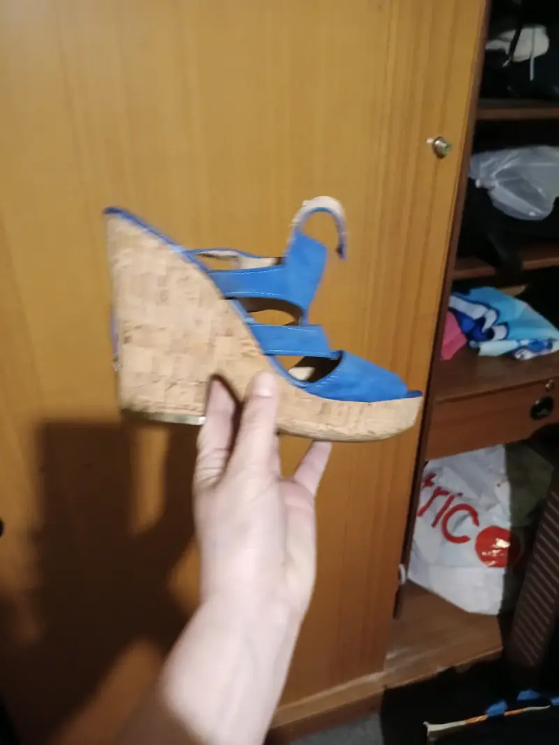 Sandalias de tacón azul con plataforma de corcho - 3
