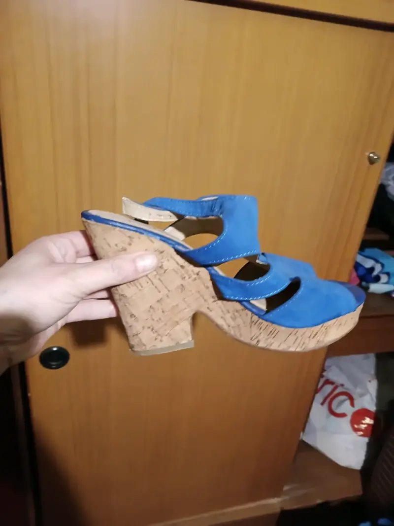 Sandalias de tacón azul con plataforma de corcho - 6