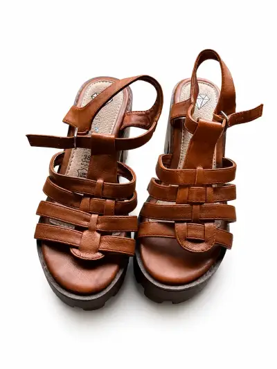 Sandalias marrón con plataforma - miniatura 1