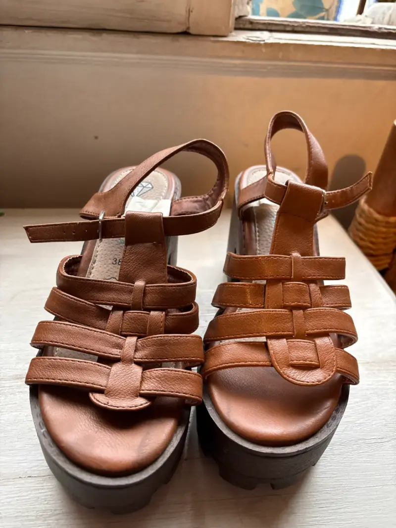 Sandalias marrón con plataforma - 4