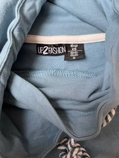 Vestido sudadera azul con capucha para mujer - miniatura 4