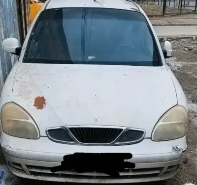 Auto usado en buen estado para repuestos - miniatura 1