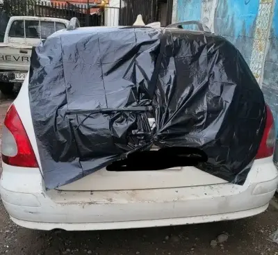 Auto usado en buen estado para repuestos - miniatura 2