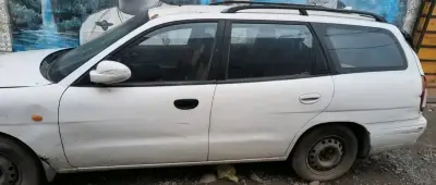 Auto usado en buen estado para repuestos - miniatura 3