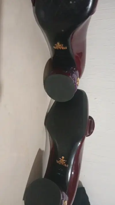 Zapatos de charol burdeos con tacón decorado - miniatura 4
