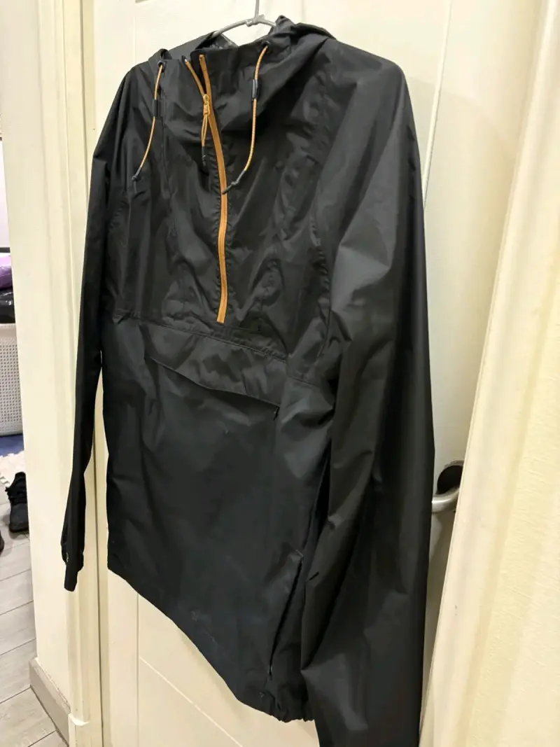 Cortaviento Negro con Capucha DECATHLON - 2