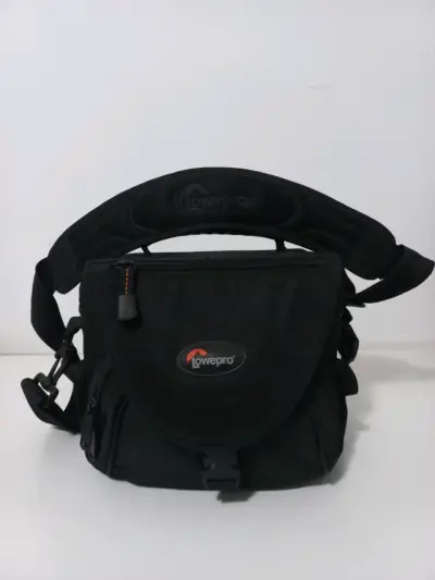 Bolso para cámara Lowepro Nova 1 AW negro - miniatura 1