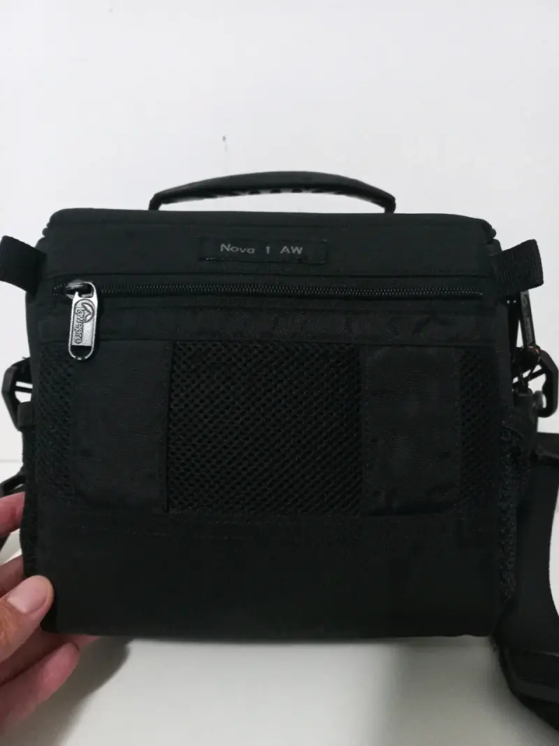 Bolso para cámara Lowepro Nova 1 AW negro - 2