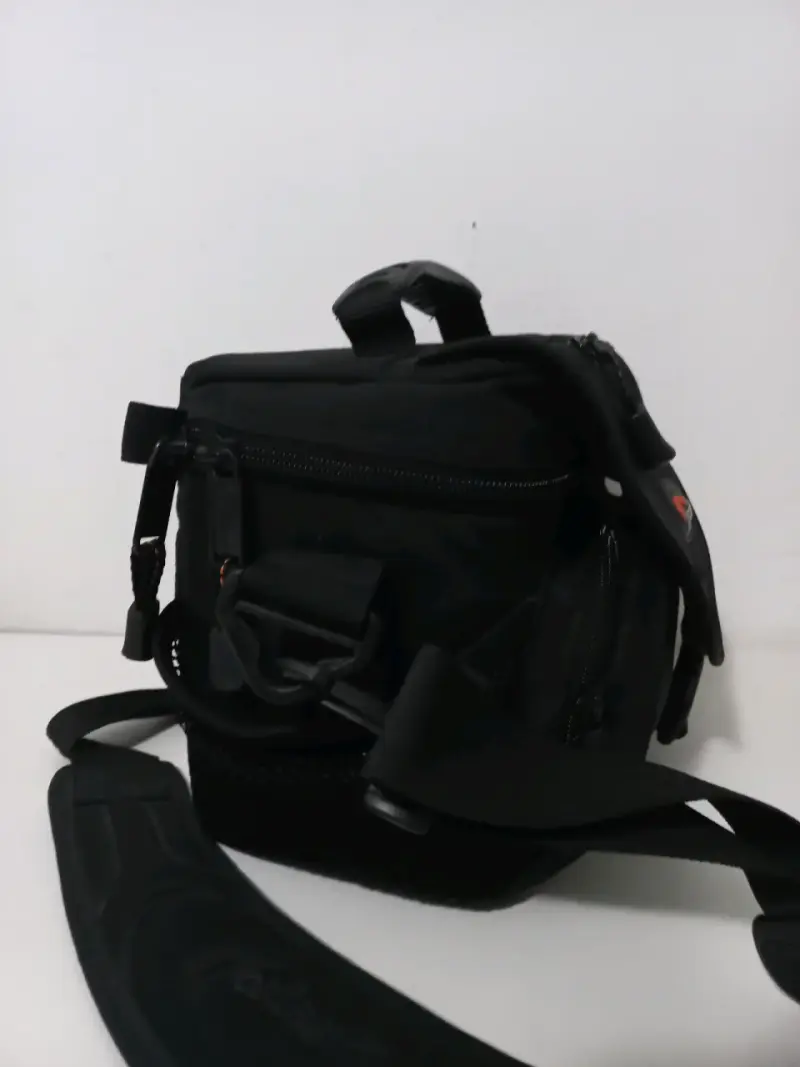 Bolso para cámara Lowepro Nova 1 AW negro - 3