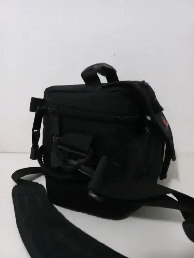 Bolso para cámara Lowepro Nova 1 AW negro - miniatura 3