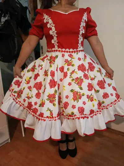 Vestido de Fiesta Folclórico Rojo y Blanco con Encaje - miniatura 1