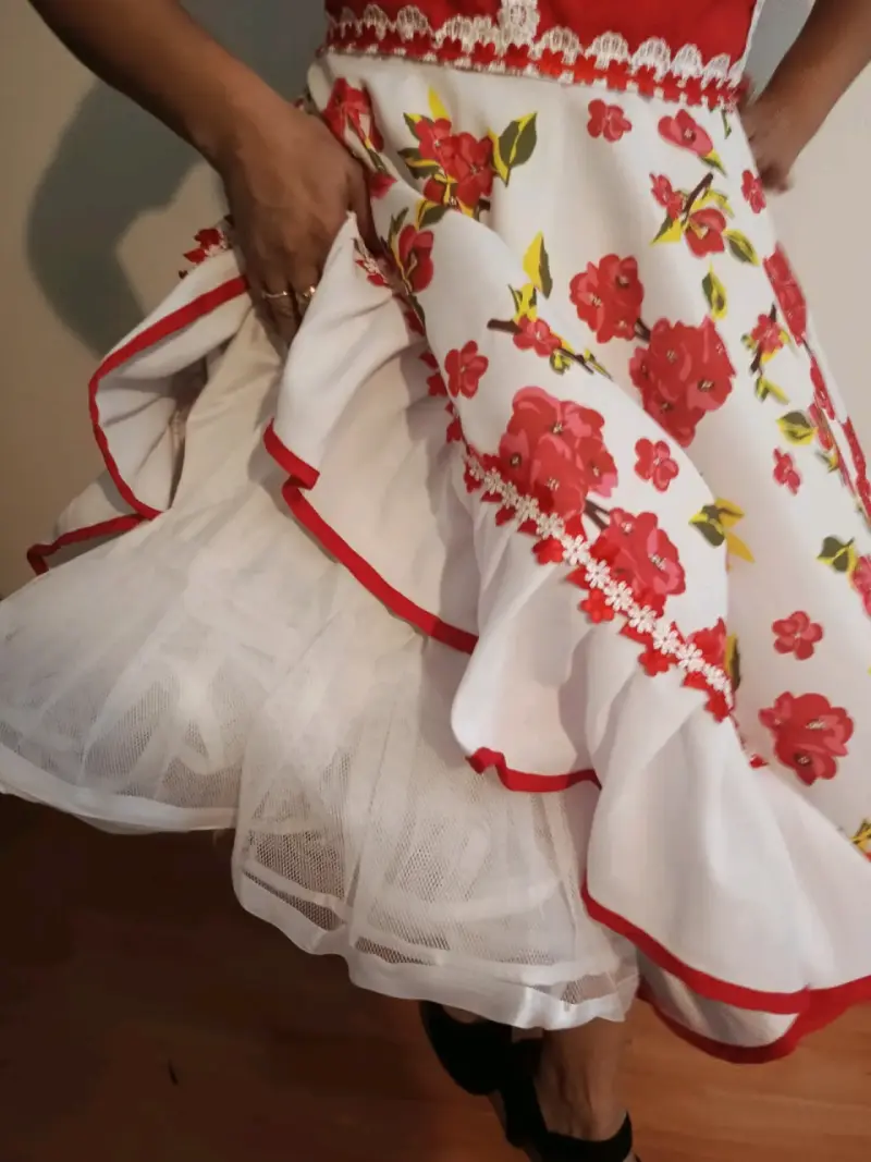 Vestido de Fiesta Folclórico Rojo y Blanco con Encaje - 4