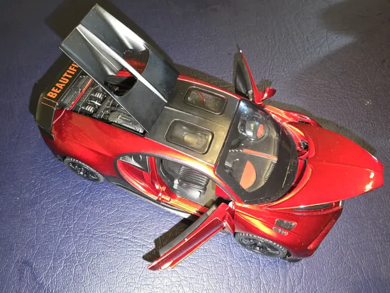 Auto 1:32 deportivo Bugatti Chirob Rojo diamantado - 2