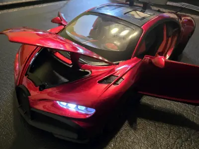 Auto 1:32 deportivo Bugatti Chirob Rojo diamantado - miniatura 3