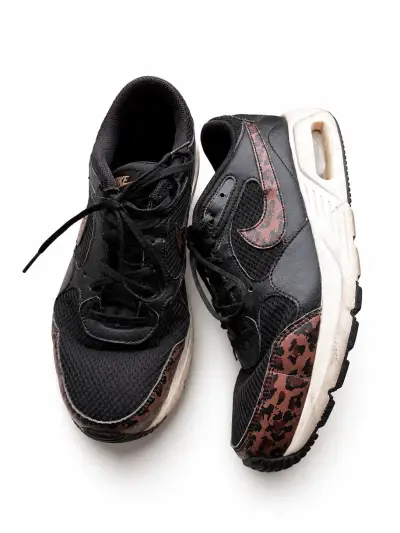 Zapatillas Nike Air negras con estampado animal - miniatura 1