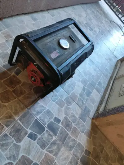 Generador eléctrico portátil Torini usado - miniatura 3
