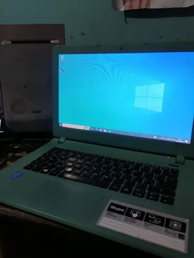 Notebook Acer  Windows 10 Verde - miniatura 1