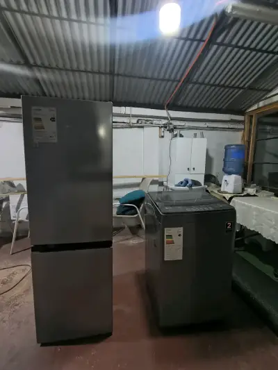 Lavadora Midea 9kg y refrigerador seminuevo. - miniatura 1