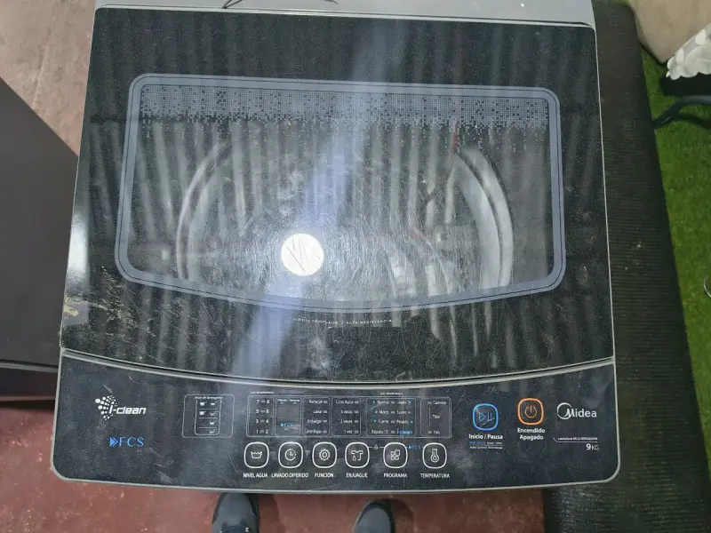 Lavadora Midea 9kg y refrigerador seminuevo. - 2