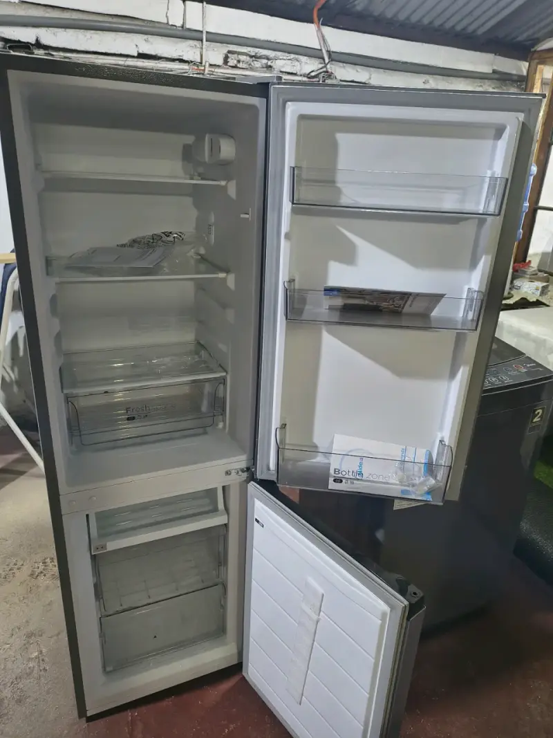 Lavadora Midea 9kg y refrigerador seminuevo. - 4