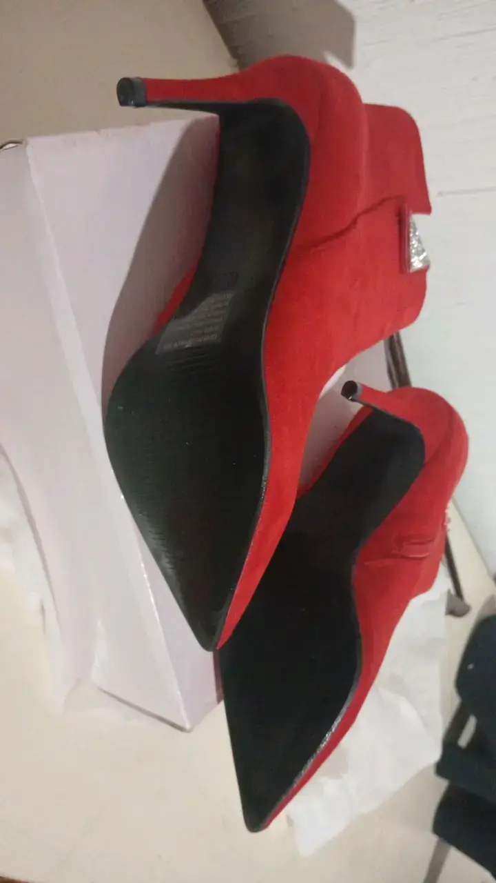 Botines rojos de tacón alto con detalle brillante - 3