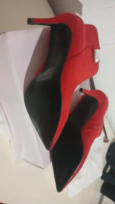 Botines rojos de tacón alto con detalle brillante - miniatura 3