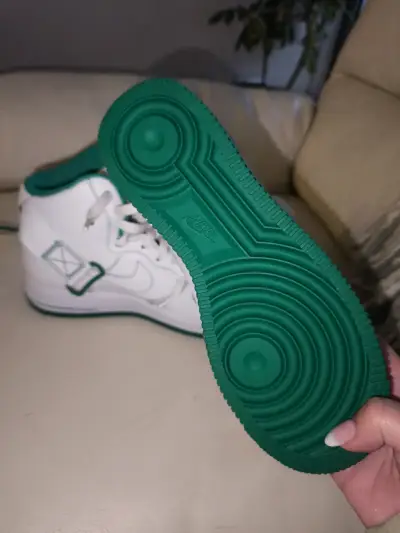 Zapatillas Nike Air Force 1 blancas y verdes - miniatura 2