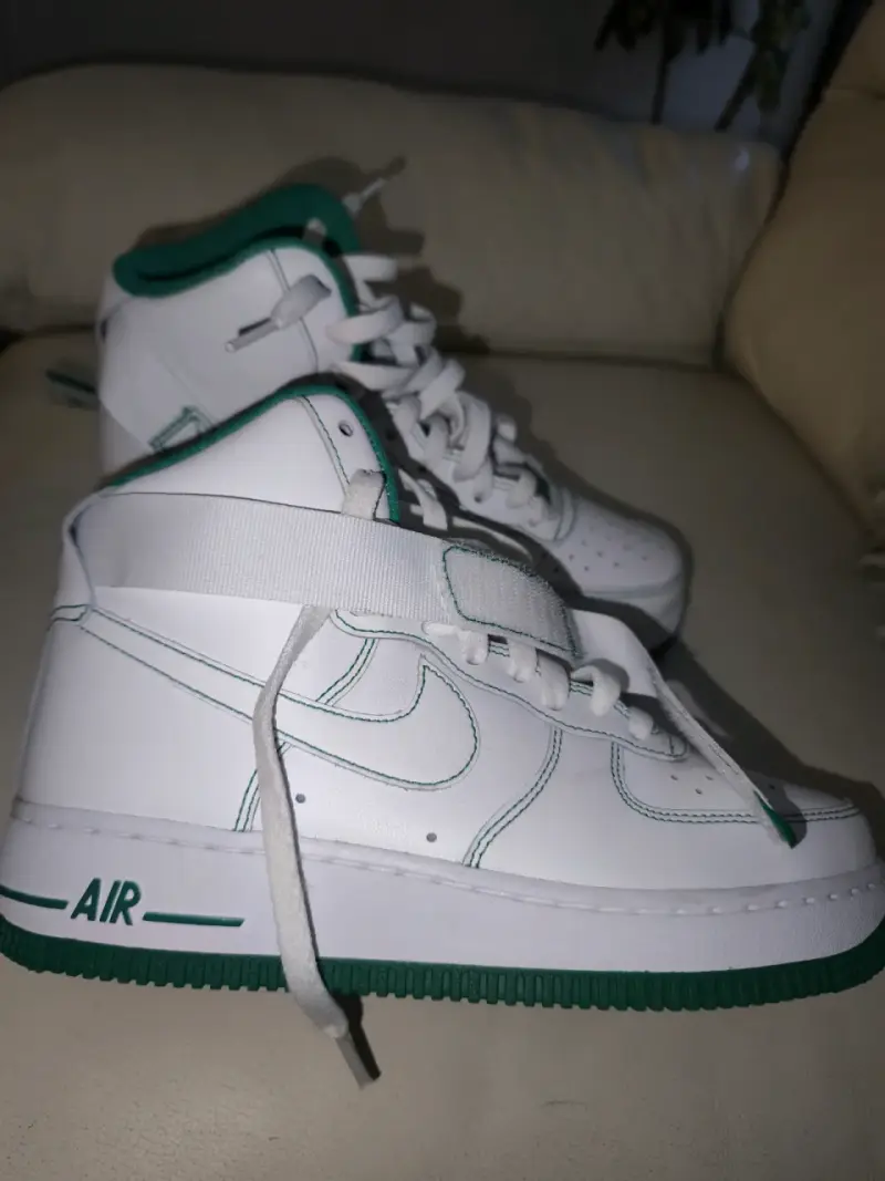 Zapatillas Nike Air Force 1 blancas y verdes - 4