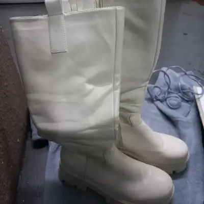 Botas beige de cuero con cierre talla 38 - miniatura 1