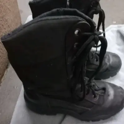 Botas de paramedico o seguridad  en buen estado - miniatura 1