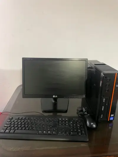 Computador de Escritorio Completo LG y Asus - miniatura 1