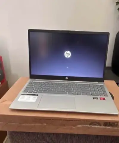 Notebook HP 15.6 pulgadas AMD Ryzen 3 8GB RAM - miniatura 1