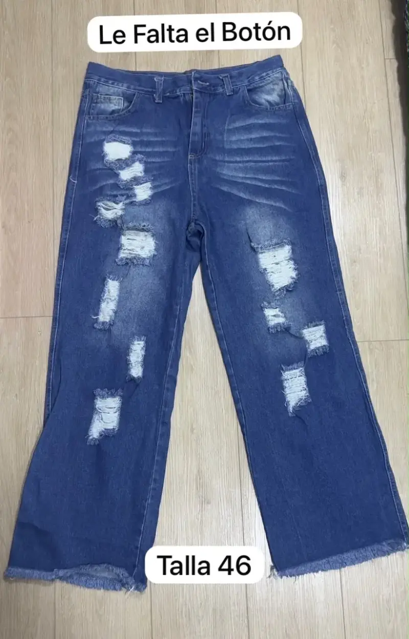 Jeans de mezclilla azul con diseño rasgado - 4