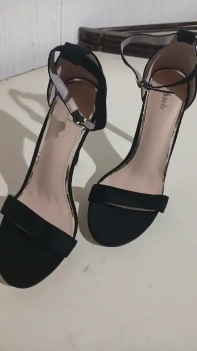 Tacones negros de mujer Shein elegantes - miniatura 1