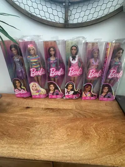 Muñecas Barbie Fashionistas colección variada - miniatura 1