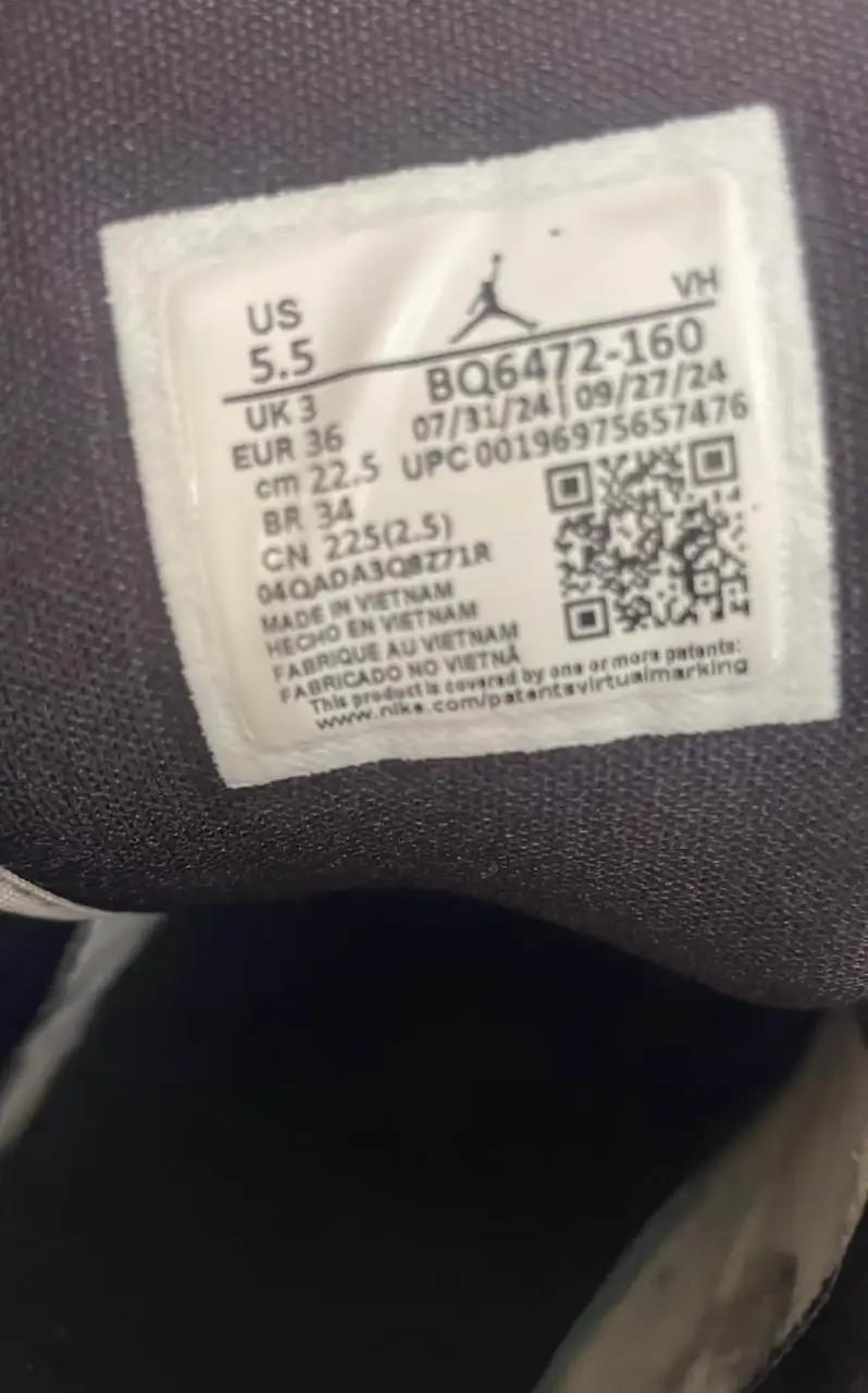 Zapatillas Air Jordan 1 Mid Blanco y Negro - 3