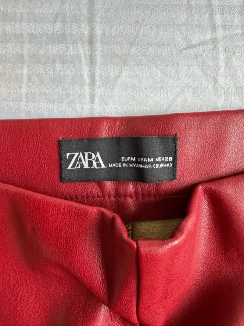 Pantalones de cuero sintético rojos Zara - 3