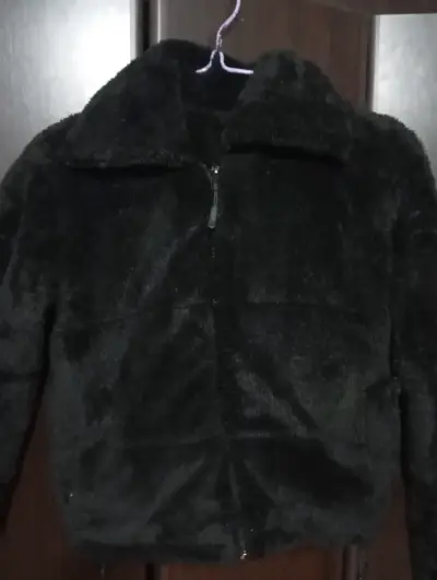 Chaqueta de peluche negra para mujer - miniatura 2