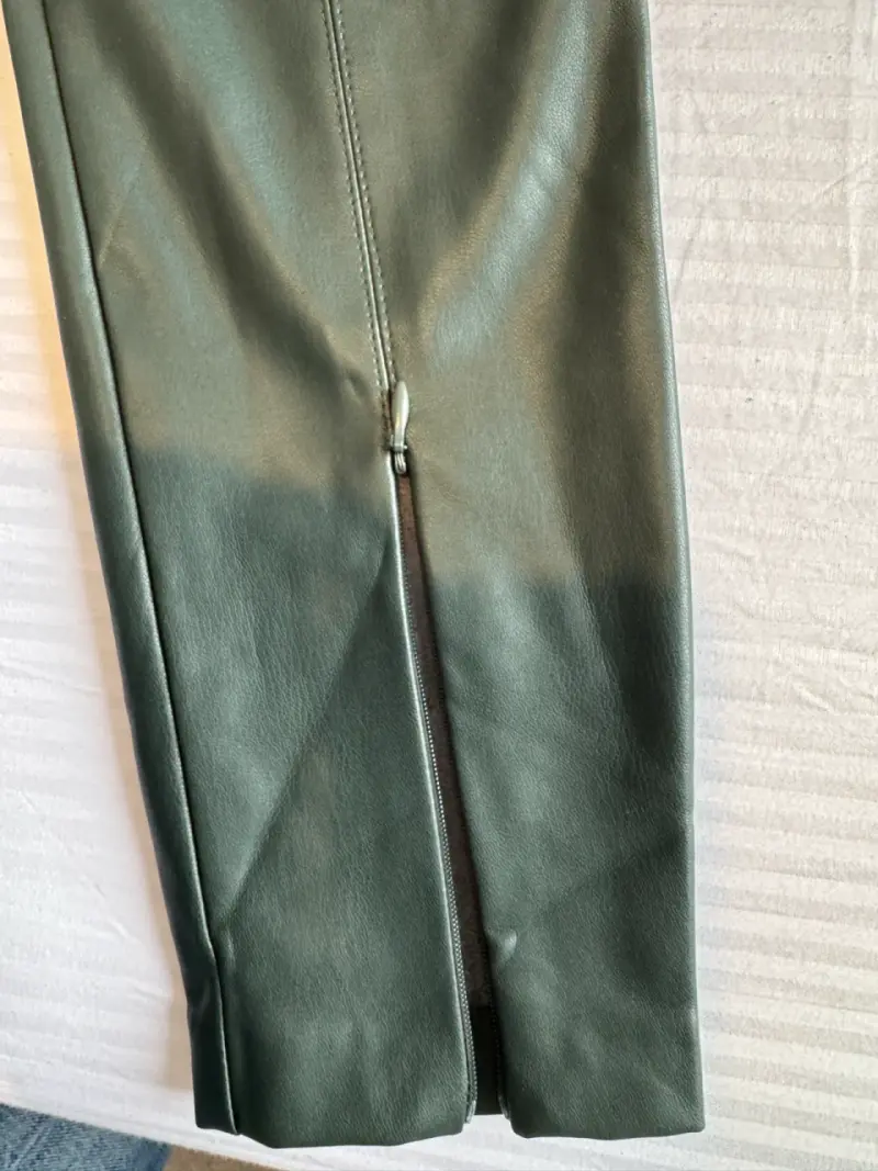 Pantalones de cuero sintético verde Zara - 2