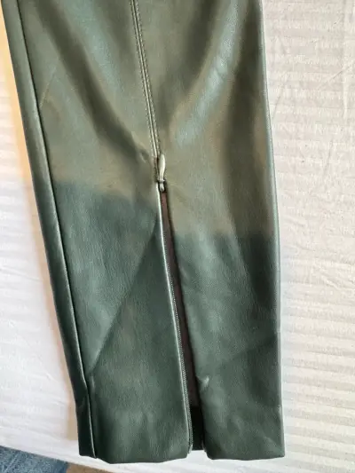 Pantalones de cuero sintético verde Zara - miniatura 2