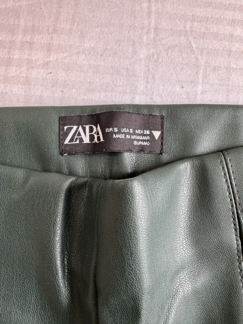 Pantalones de cuero sintético verde Zara - 3