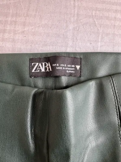 Pantalones de cuero sintético verde Zara - miniatura 3