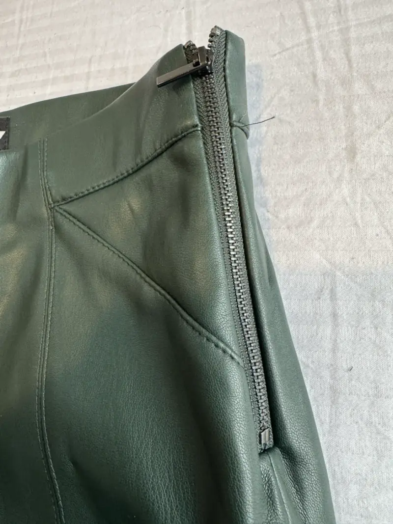 Pantalones de cuero sintético verde Zara - 4