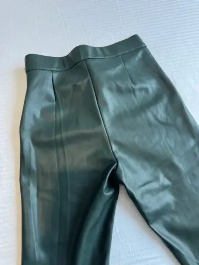 Pantalones de cuero sintético verde Zara - miniatura 5